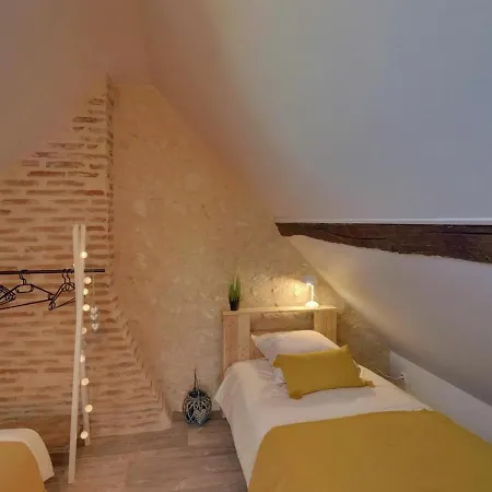 Maison De Charme 18e Siecle Avec Jardin, Parking Et Modernite - Proche De Vichy Et Charroux - Fr-1-489-393